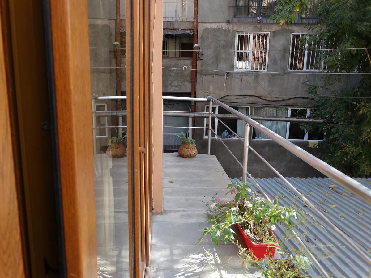 Destiny 1 Hostel 예레반 외부 사진