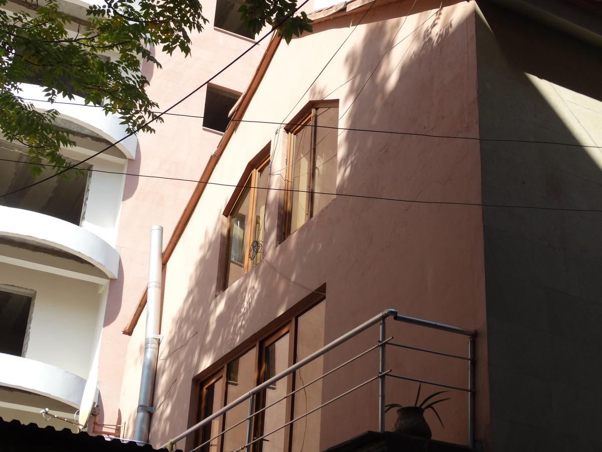 Destiny 1 Hostel 예레반 외부 사진